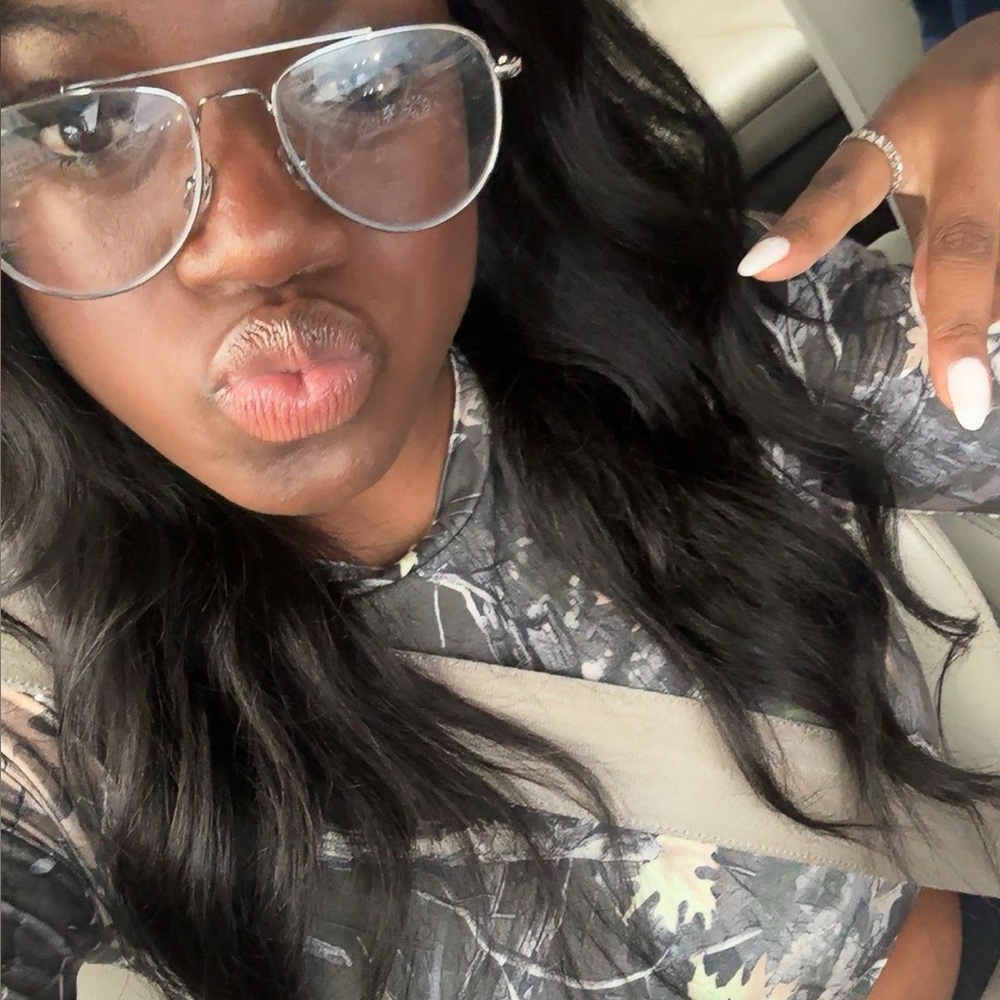 Meet your Posher, Tesa